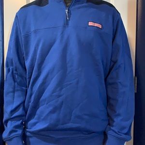Vineyard vines quarter zip. Size Large